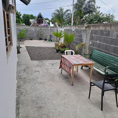 Laure Hebergement Loue Des Lits En Dortoir Faaa Exterior foto