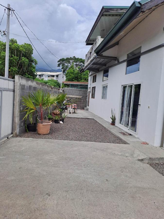Laure Hebergement Loue Des Lits En Dortoir Faaa Exterior foto