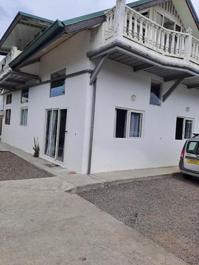 Laure Hebergement Loue Des Lits En Dortoir Faaa Exterior foto